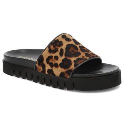 Klapki damskie Chebello, ze skóry naturalnej na grubej platformie w panterkę, brązowe, 4685-525. Brązowe klapki CheBello, bez wzorów, z jeansu, bez obcasa. Za 369.00 zł.