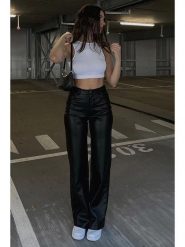 Trendyol Spodnie w kolorze czarnym rozmiar: L. Czarne spodnie materiałowe Trendyol, na co dzień, l, bez wzorów, z materiału, z podwyższonym stanem. Za 139.95 zł.