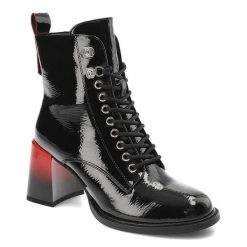 Czarne Botki S.Barski Eleganckie Damskie Buty Na Obcasie. Czarne botki S.BARSKI, bez wzorów, ze skóry ekologicznej, bez obcasa, na obcasie, bez zapięcia. Za 229.00 zł.