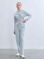 BGN Spodnie w kolorze błękitnym rozmiar: 38. Niebieskie spodnie materiałowe BGN, na co dzień, bez wzorów, z materiału. Za 56.99 zł.