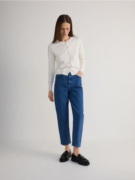 Jeansy mom fit - granatowy. Niebieskie jeansy Reserved, bez wzorów, z podwyższonym stanem. W wyprzedaży za 79.99 zł.