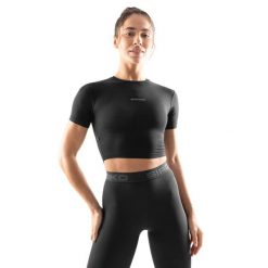 Damska koszulka treningowa crop top z krótkim rękawem Fitness Siroko Sculpt. Czarne koszulki sportowe SIROKO, bez wzorów, z tkaniny, bez ramiączek, na fitness i siłownię. Za 127.00 zł.