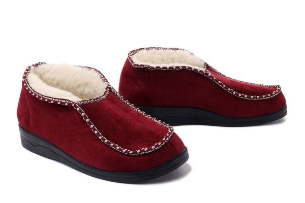 ADANEX FBP9 FUSSBETT 17013 BO/CZ bordo, kapcie damskie. Czerwone obuwie domowe Adanex, bez wzorów, bez zapięcia. Za 75.83 zł.