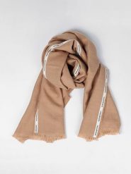 FREDs BRUDER Szal w kolorze beżowym - 200 x 130 cm rozmiar: onesize. Brązowe szaliki FREDs BRUDER, bez wzorów, z materiału. Za 47.71 zł.