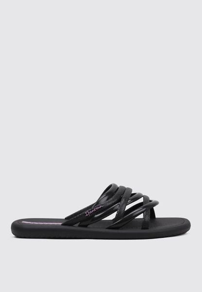 Klapki damskie Ipanema 83606AW816. Czarne klapki Ipanema, bez wzorów, z materiału, bez obcasa. Za 67.99 zł.