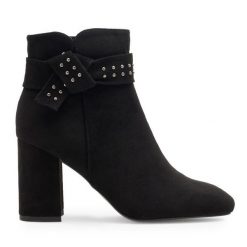 Botki Clara Barson. Czarne botki Clara Barson, bez wzorów, bez obcasa, na słupku, bez zapięcia. Za 79.99 zł.