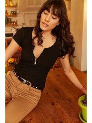 Olalook Koszulka w kolorze czarnym rozmiar: S. Czarne bluzki Olalook, s, bez wzorów, bez kołnierzyka, bez ramiączek. Za 56.99 zł.