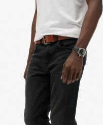 Superdry Jeansy Vintage Slim Straight z Bawełny Organicznej Worn Black. Czarne jeansy Superdry, z aplikacjami. Za 408.75 zł.