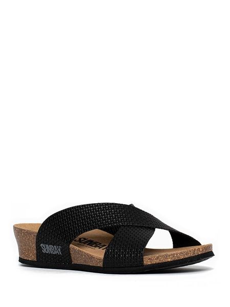 Sunbay Klapki "Rita" w kolorze czarnym na koturnie rozmiar: 39. Czarne klapki Sunbay, bez wzorów, z otwartym noskiem, bez obcasa, na koturnie. Za 159.95 zł.