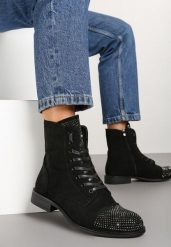 Czarne Botki na Płaskiej Podeszwie ze Sznurowaniem i Cyrkoniami Innama. Czarne botki Renee, bez wzorów, z jeansu, bez obcasa, na płaskiej podeszwie, bez zapięcia. Za 109.99 zł.