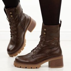 Brązowe trapery damskie Vinceza 89136. Brązowe botki VINCEZA, na jesień, bez wzorów, z polaru, z okrągłym noskiem, bez obcasa, bez zapięcia. Za 229.00 zł.