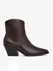 Bordowe botki w kowbojskim stylu. Czerwone botki Ryłko, bez wzorów, ze skóry, bez obcasa, na obcasie, bez zapięcia. Za 499.99 zł.