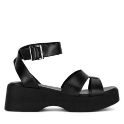 Sandały Lasocki. Czarne sandały Lasocki, bez wzorów, bez obcasa, na koturnie, bez zapięcia. Za 159.99 zł.