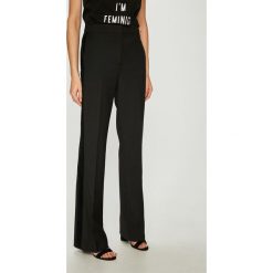 Tommy Hilfiger - Spodnie. Czarne spodnie materiałowe TOMMY HILFIGER, na co dzień, bez wzorów, z elastanu. W wyprzedaży za 399.90 zł.