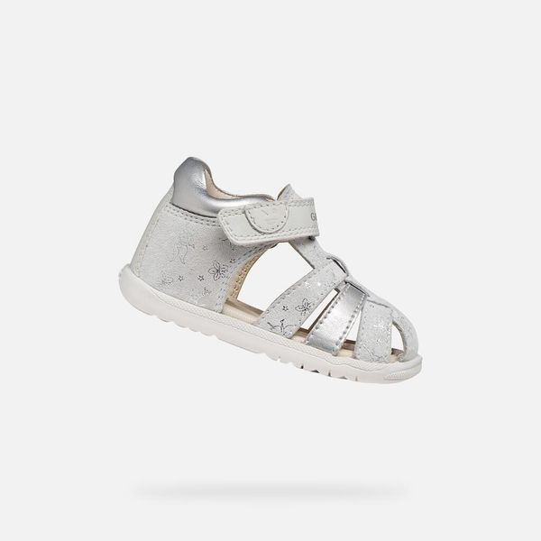 Sandały GEOX B SANDAL MACCHIA GIR Srebrny. Białe sandały Geox, bez wzorów, ze skóry, bez obcasa, bez zapięcia. Za 210.99 zł.
