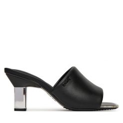 Klapki DKNY. Czarne klapki DKNY, bez wzorów, bez obcasa. Za 489.99 zł.