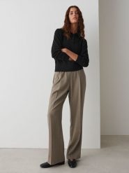 OPUS Spodnie "Marou" w kolorze jasnobrązowym rozmiar: 42. Brązowe spodnie materiałowe Opus, bez wzorów, z materiału, z podwyższonym stanem. Za 143.99 zł.