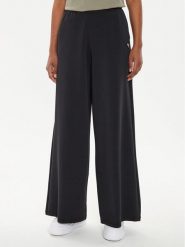 Guess Spodnie dresowe V4YB07 KCAY2 Czarny Relaxed Fit. Czarne spodnie dresowe Guess, m, z aplikacjami, z dresówki. Za 259.99 zł.