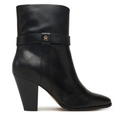 Botki Tommy Hilfiger. Czarne botki TOMMY HILFIGER, bez wzorów, bez obcasa, na słupku, bez zapięcia. Za 999.99 zł.