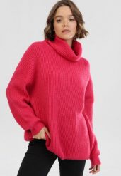 Fuksjowy Golf Oversize Out Of This World. Golfy Born2be, bez wzorów, z jeansu, bez ramiączek. Za 139.99 zł.