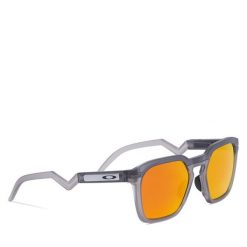 Okulary przeciwsłoneczne Oakley. Szare okulary przeciwsłoneczne Oakley, bez wzorów. Za 799.99 zł.