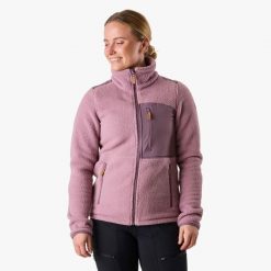 Bluza polarowa turystyka damska Swedemount Nordkap Pile Jacket wodoodporna. Czerwone bluzy SWEDEMOUNT, na zimę, bez wzorów, z polaru, bez kaptura. Za 399.99 zł.