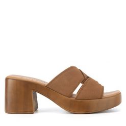 Klapki Lasocki. Brązowe klapki Lasocki, bez wzorów, bez obcasa. Za 118.99 zł.