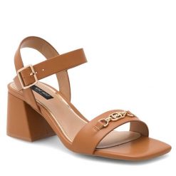 Sandały Nine West. Brązowe sandały Nine West, bez wzorów, bez obcasa, na słupku, bez zapięcia. Za 249.99 zł.