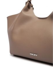 DKNY Torebka R42BAE49 Beżowy. Brązowe torebki klasyczne DKNY, bez wzorów, ze skóry, bez dodatków. Za 609.99 zł.