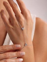 Heliophilia Srebrna bransoletka z elementami ozdobnymi rozmiar: onesize. Szare bransoletki Heliophilia, srebrne. Za 114.17 zł.