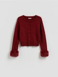 Kardigan z futrzanymi mankietami - karminowy. Czerwone kardigany Reserved, l, bez wzorów, z dzianiny. Za 149.99 zł.