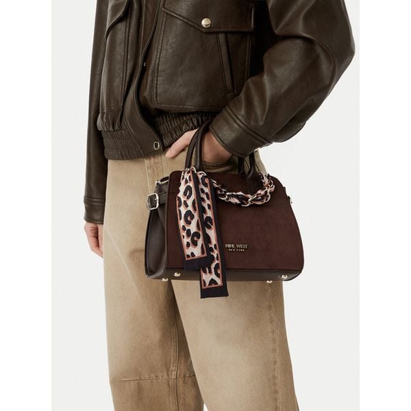 Torebka Nine West. Brązowe torebki klasyczne Nine West, bez wzorów, bez dodatków. Za 249.99 zł.