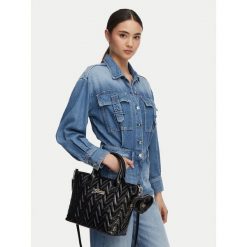 Torebka Guess. Czarne torebki klasyczne Guess, z aplikacjami, bez dodatków. Za 294.99 zł.