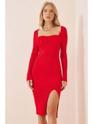 Hapiness Istanbul Sukienka w kolorze czerwonym rozmiar: S/M. Czerwone sukienki Hapiness Istanbul, m, bez wzorów, z wełny, bez kołnierzyka, bez ramiączek, midi. Za 56.99 zł.