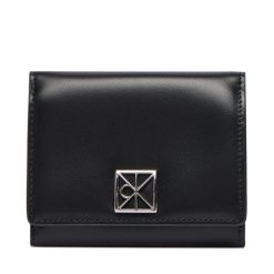 Mały Portfel Damski Calvin Klein. Czarne portfele Calvin Klein, bez wzorów. Za 299.99 zł.