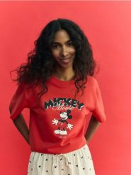 Dwuczęściowa piżama Mickey Mouse - czerwony. Czerwone piżamy Reserved, bez wzorów, z bawełny, bez ramiączek. Za 99.99 zł.