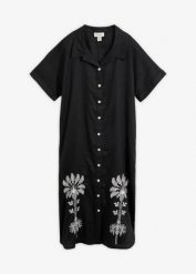 Sukienka kaftanowa z czystego lnu z haftem. Czarne sukienki bonprix, bez wzorów, bez kołnierzyka, bez ramiączek. Za 149.99 zł.