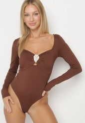 Brązowe Body Ozdobione Metaliczną Aplikacją Furriva. Brązowe body Born2be, m, z aplikacjami. Za 79.99 zł.