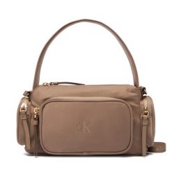 Torebka Calvin Klein. Brązowe torebki klasyczne Calvin Klein, bez wzorów, z nylonu, bez dodatków. Za 449.99 zł.