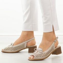 Złote sandały damskie na obcasie M.Daszyński Sa262-2. Żółte sandały M.Daszyński, bez wzorów, ze skóry, biznesowe, bez obcasa, na obcasie, bez zapięcia. Za 189.00 zł.