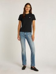 TOMMY JEANS Koszulka w kolorze czarnym rozmiar: M. Czarne bluzki Tommy Jeans, m, bez wzorów, z bawełny, bez kołnierzyka, bez ramiączek. Za 105.63 zł.