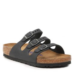 Klapki Birkenstock. Czarne klapki Birkenstock, bez wzorów, bez obcasa. Za 389.99 zł.