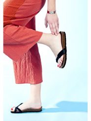 Blue Bay Japonki "Mauve" w kolorze czarnym rozmiar: 40. Czarne klapki Blue Bay, bez wzorów, z otwartym noskiem, bez obcasa. Za 138.95 zł.