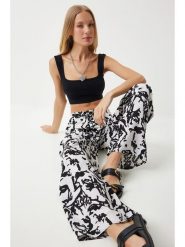 Happiness Istanbul Spodnie w kolorze biało-czarnym rozmiar: 36. Białe spodnie materiałowe Happiness Istanbul, bez wzorów, z materiału. Za 60.99 zł.