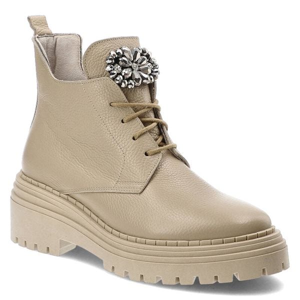 Beżowe Botki Armodo Damskie Obuwie Z Elegancką Ozdobą. Brązowe botki Armodo, z aplikacjami, ze skóry, bez obcasa, na obcasie, bez zapięcia. Za 379.00 zł.