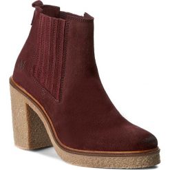 Botki MARC O'POLO - 608 13535201 300 Wine 385. Czerwone botki Marc O'Polo, bez wzorów, z materiału, bez obcasa, bez zapięcia. W wyprzedaży za 449.00 zł.