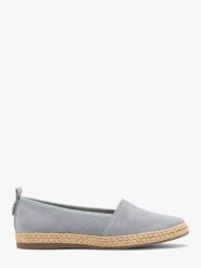 Niebieskie espadryle ze skóry welurowej. Niebieskie espadryle Ryłko, bez wzorów, ze skóry, bez obcasa, na płaskiej podeszwie, bez zapięcia. W wyprzedaży za 299.99 zł.