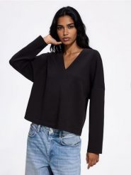 Bluza z dekoltem V - czarny. Czarne bluzy Reserved, l, bez wzorów, z bawełny, bez kaptura. Za 89.99 zł.
