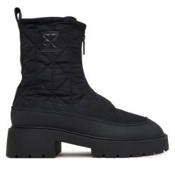 Botki Calvin Klein. Brązowe botki Calvin Klein, bez wzorów, bez obcasa, na płaskiej podeszwie, bez zapięcia. Za 749.99 zł.