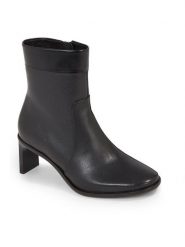 Calvin Klein Botki Curved Stil Ankle Boot 55 HW0HW01889 Czarny. Czarne botki Calvin Klein, bez wzorów, ze skóry, bez obcasa, na słupku, bez zapięcia. Za 1,099.00 zł.